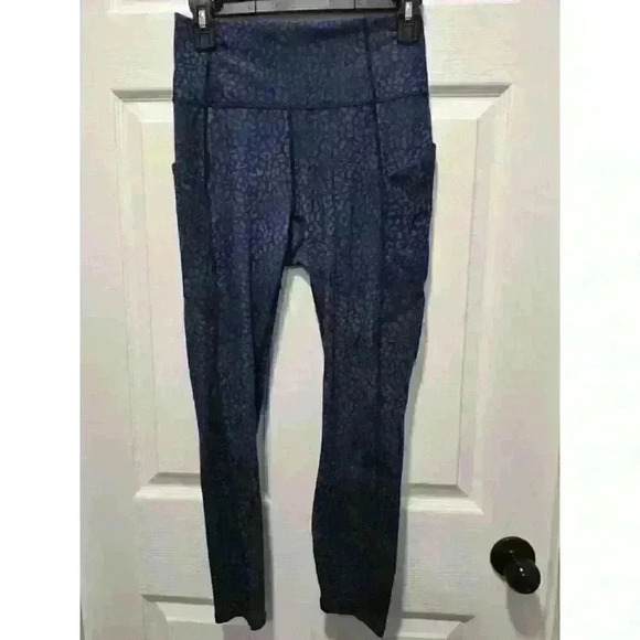 Define Powerhold High Waisted by Fabletics 7/8 Legging Black Green Camo SZ SMALL - Picture 7 of 8